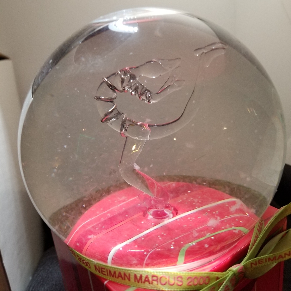 Dept 56 Neiman Marcus 2000 Waterglobe